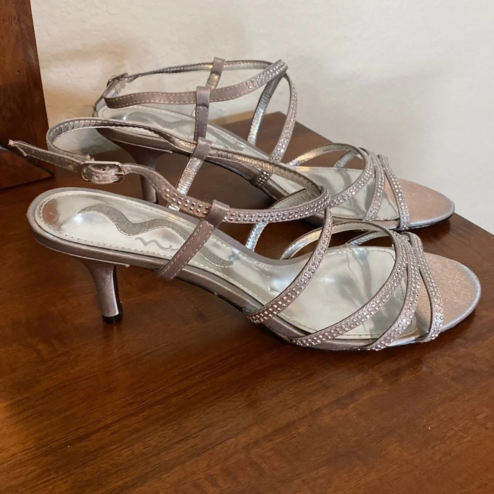 Nina Strap Heels Open Toes Sandals Silver Color Size 8.5 M